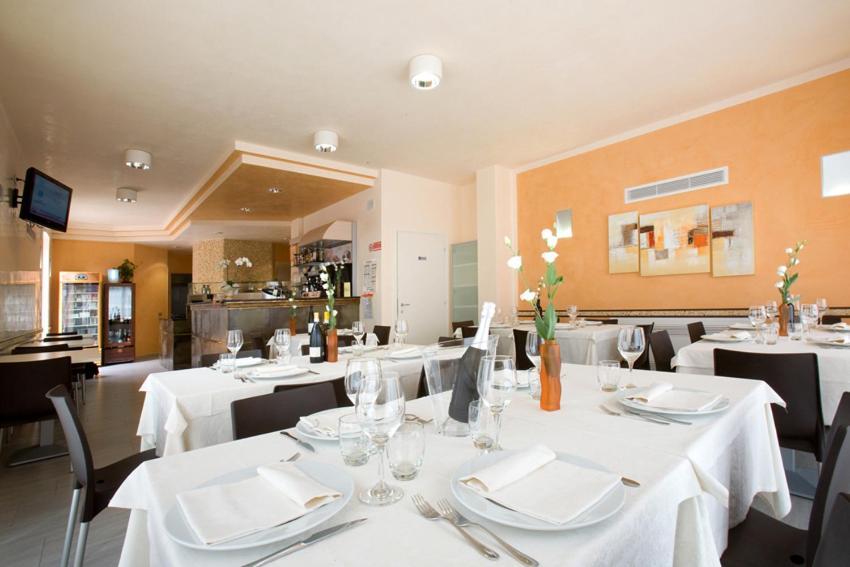 Hotel Ristorante Klaus Porto Tolle Esterno foto